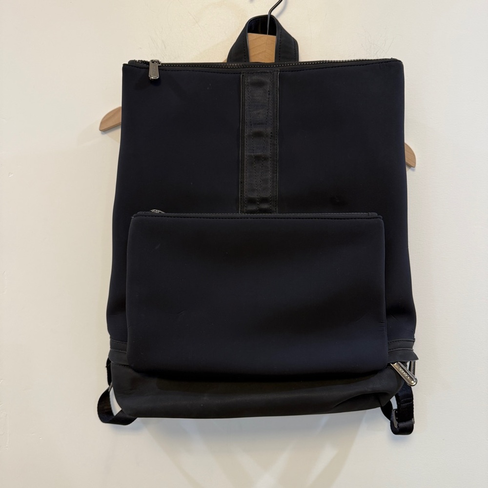ATHLETA CARAA x Athleta Convertible Backpack Black - Picture 5 of 12